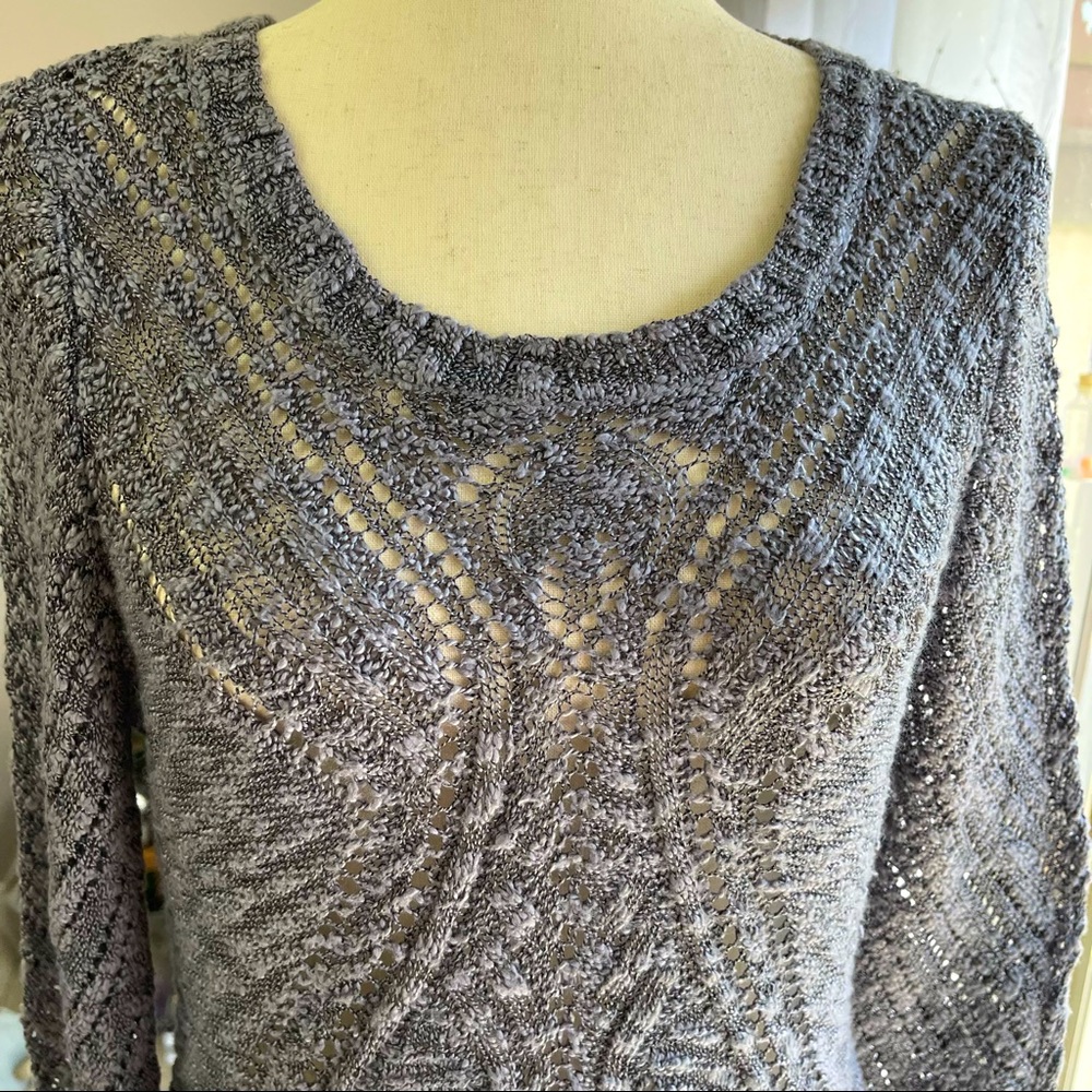 Idk the brand, L, grayish color